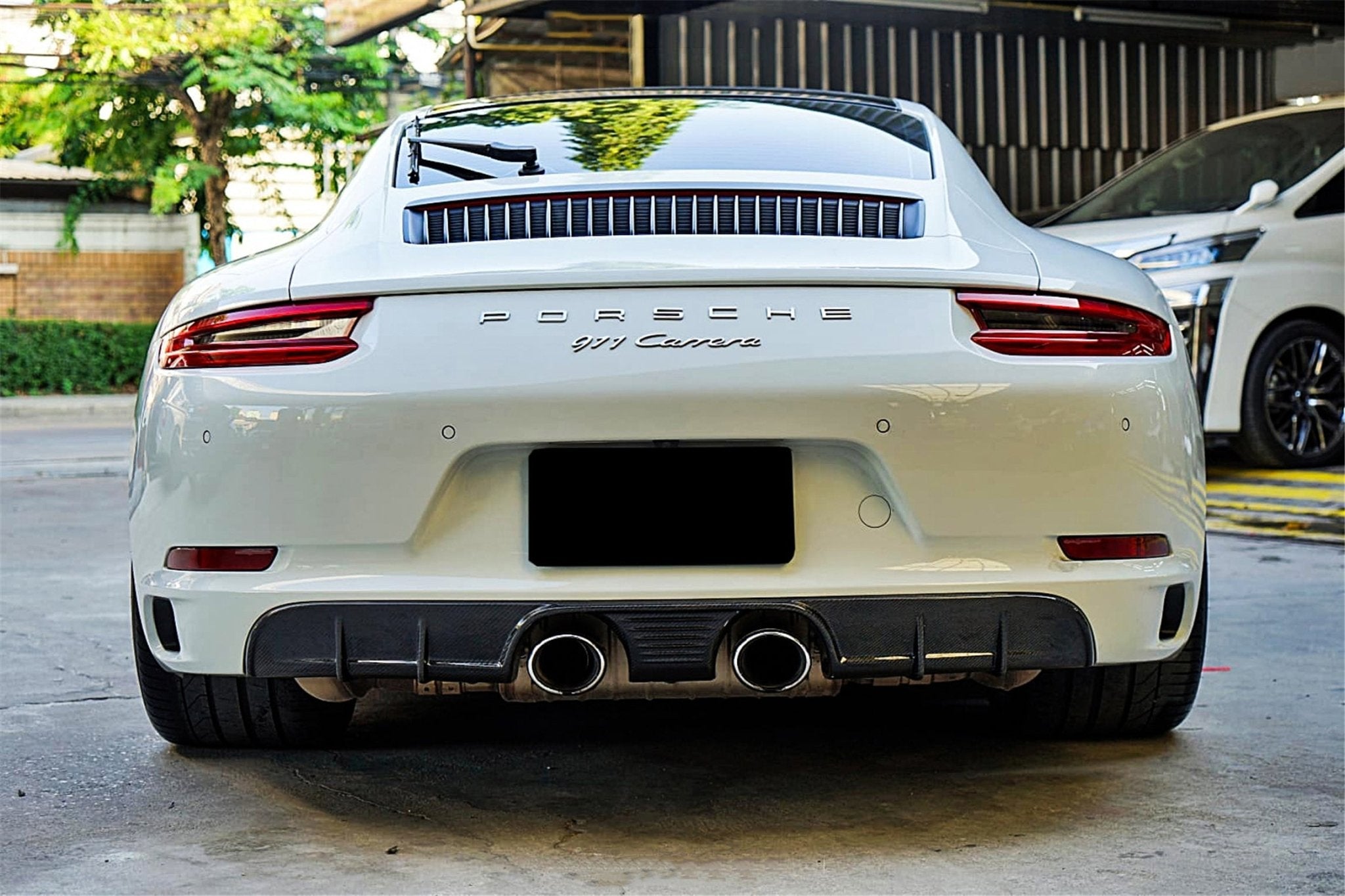 2016 - 2019 Porsche 911 991.2 Carrera/Targa/S/4S/GTS Style Middle Exhaust Rear Lip